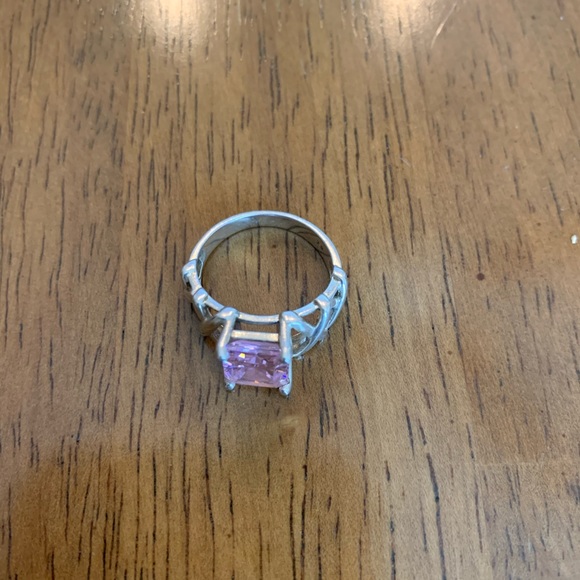 Beautiful sterling silver ring with square pink CZ - Picture 6 of 9